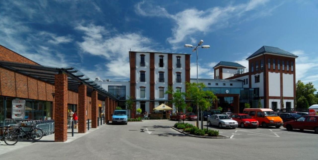 Arena Hotel Samorin Ngoại thất bức ảnh