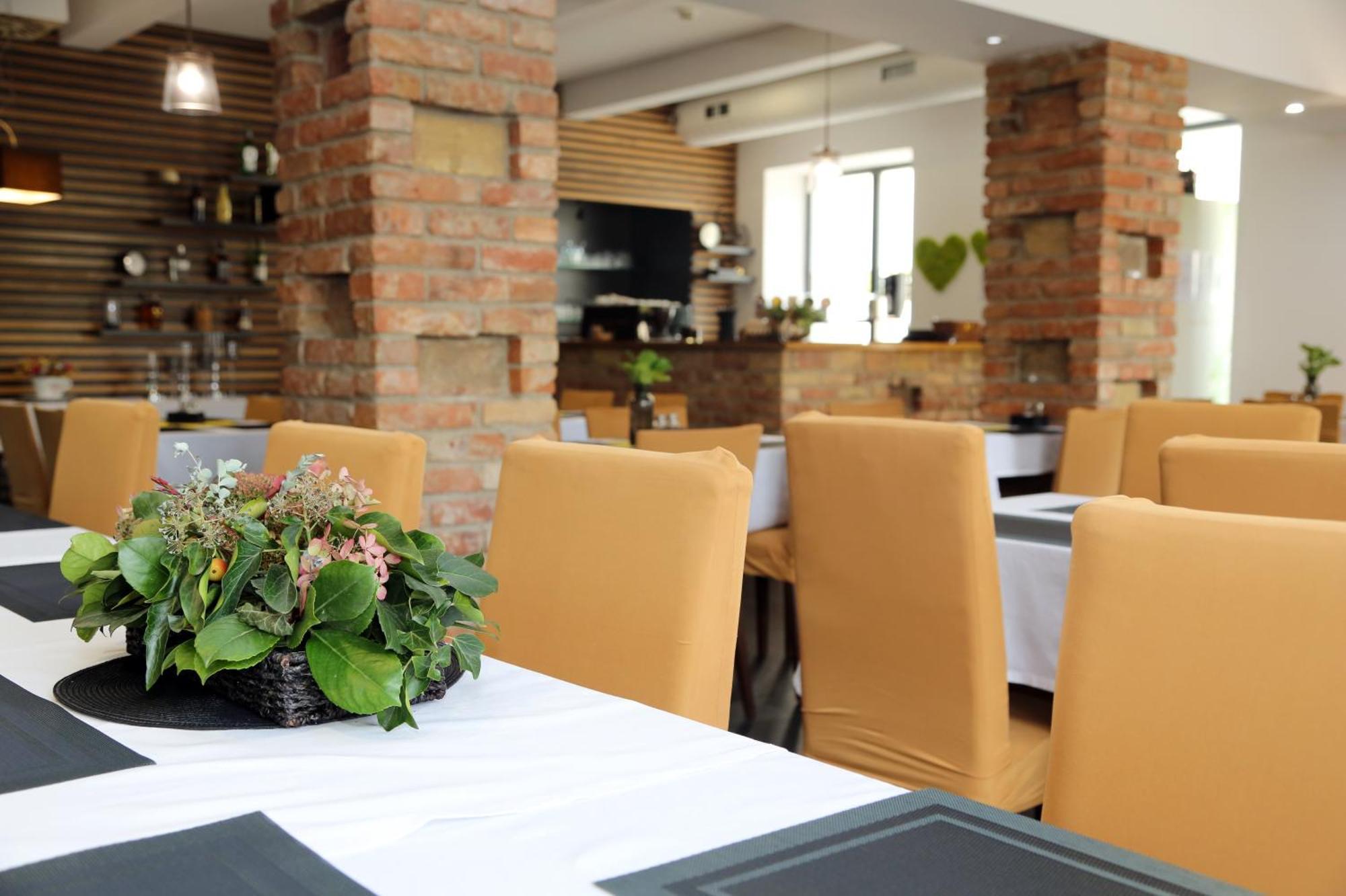 Arena Hotel Samorin Ngoại thất bức ảnh