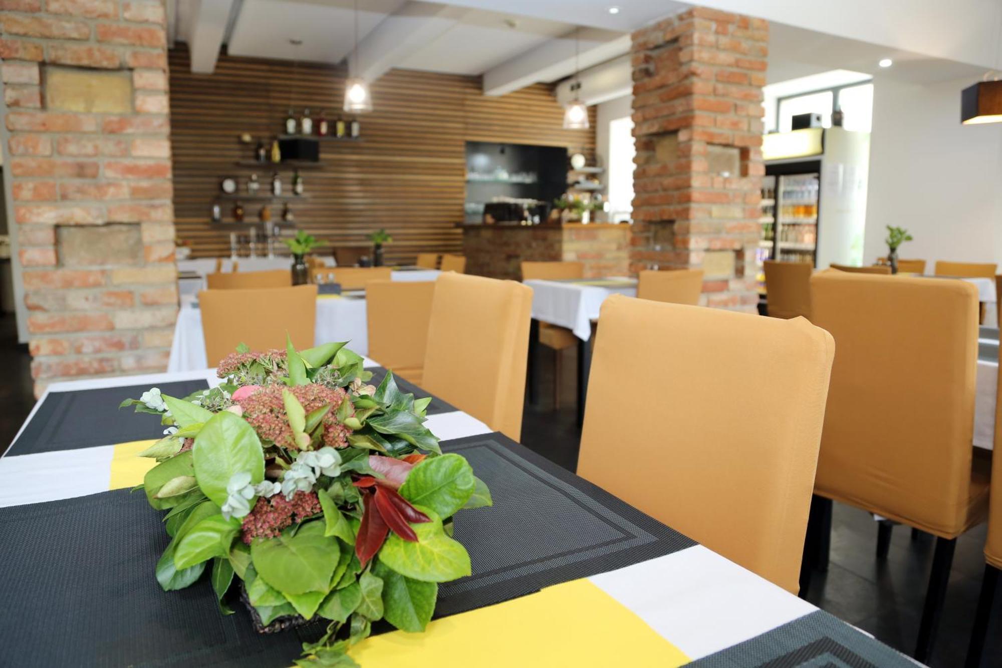 Arena Hotel Samorin Ngoại thất bức ảnh